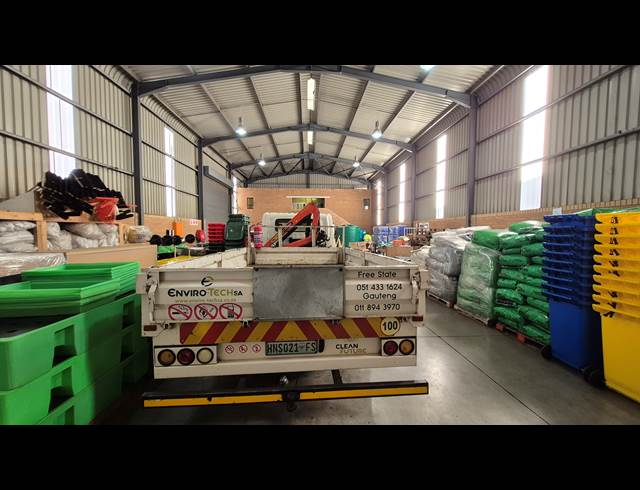 435M² WAREHOUSE TO LET IN ANDERBOLT