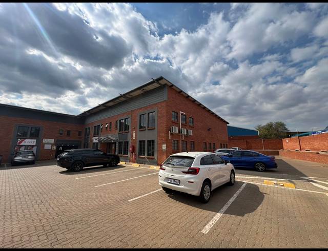 318M² WAREHOUSE TO LET IN HENNOPSPARK