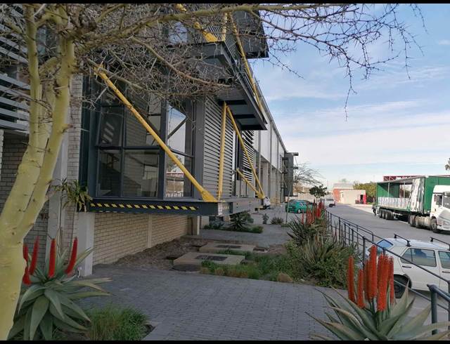 6,569M² WAREHOUSE TO LET IN BELLVILLE SOUTH INDUSTRIA