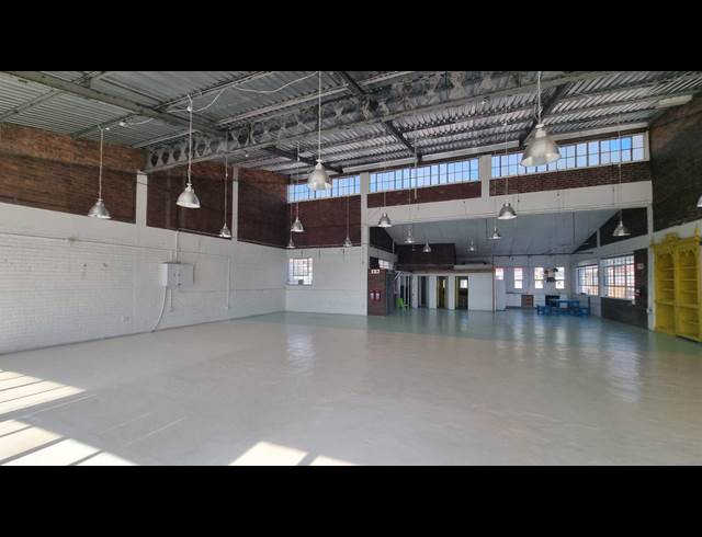 365M² BUILDING TO LET IN WOODSTOCK