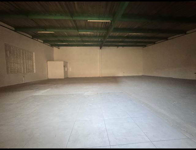 391M² WAREHOUSE TO LET IN PHOENIX INDUSTRIAL