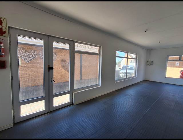 83.50M² OFFICE TO LET IN GONUBIE