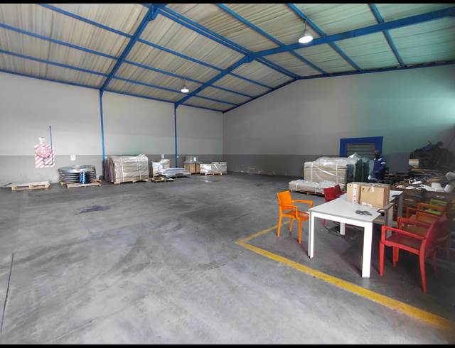 640M² WAREHOUSE TO LET IN POMONA