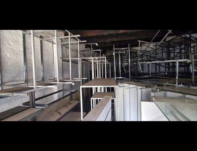 300M² BUILDING TO LET IN VILLAGE DEEP
