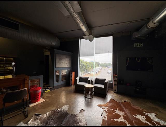 3,200M² OFFICE TO LET IN PAARDEN EILAND