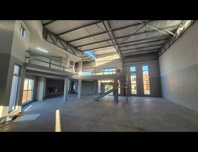 227M² WAREHOUSE TO LET IN RIVERSIDE PARK