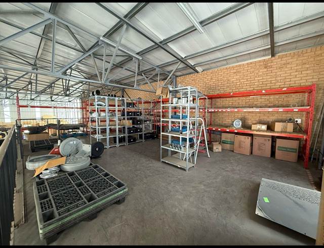 961M² WAREHOUSE TO LET IN LASER PARK