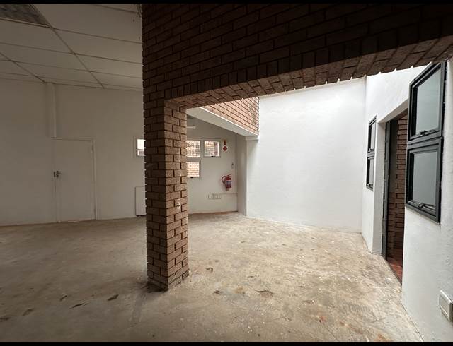 151.66M² OFFICE TO LET IN DIE HOEWES