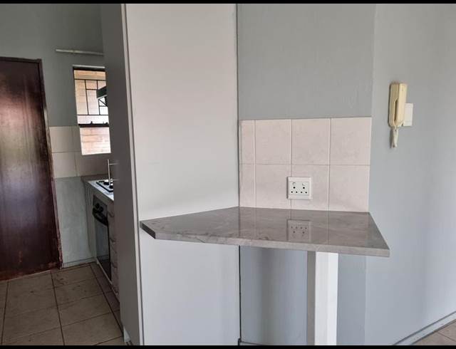 2 BEDROOM PROPERTY TO RENT IN HAMBERG