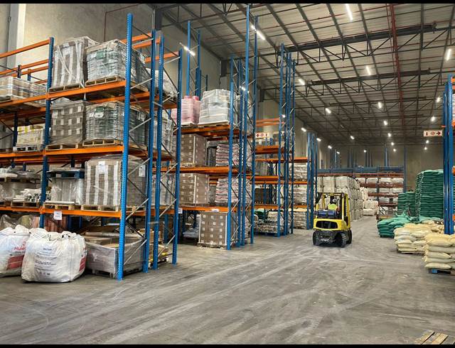 3,882M² WAREHOUSE TO LET IN EVERITE INDUSTRIA
