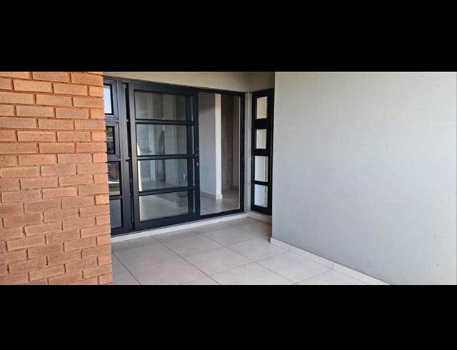 3 BEDROOM APARTMENT TO LET IN BARTLETT