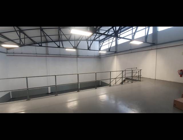 400M² WAREHOUSE TO LET IN AIRPORT INDUSTRIA