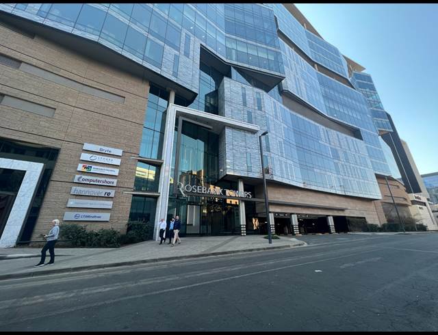 1,033M² OFFICE TO LET IN ROSEBANK