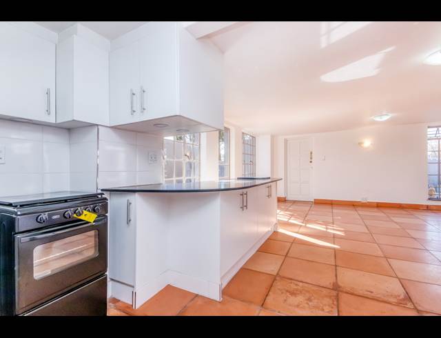 1 BEDROOM FREEHOLD RENTED IN KELVIN