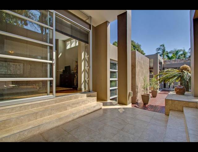 4 BEDROOM PROPERTY TO RENT IN FOURWAYS GARDENS