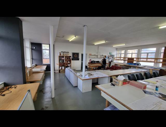250M² BUSINESS TO LET IN WOODSTOCK