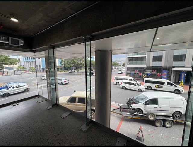 1,038M² RETAIL TO LET IN FORESHORE