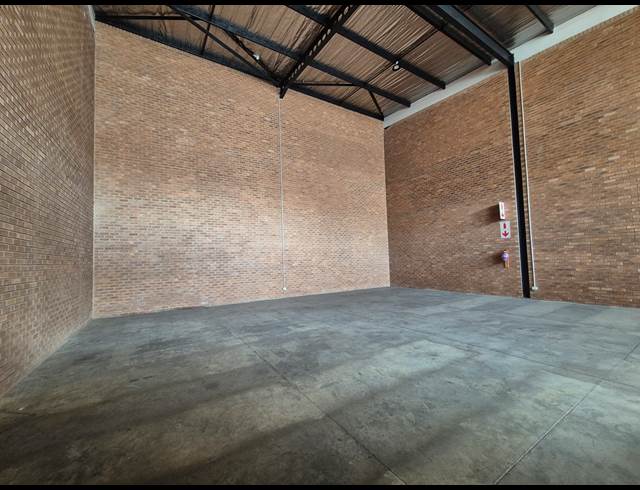 284M² WAREHOUSE TO LET IN DRIEHOEK