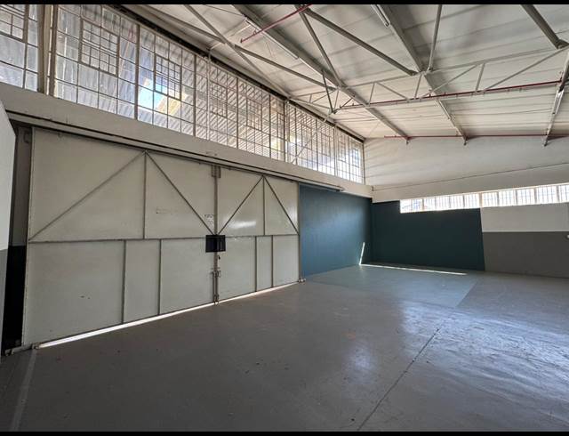 3,650M² WAREHOUSE TO LET IN LONGDALE