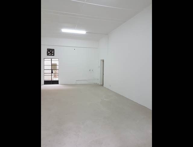 Retail property to rent in WORCESTER CENTRAL