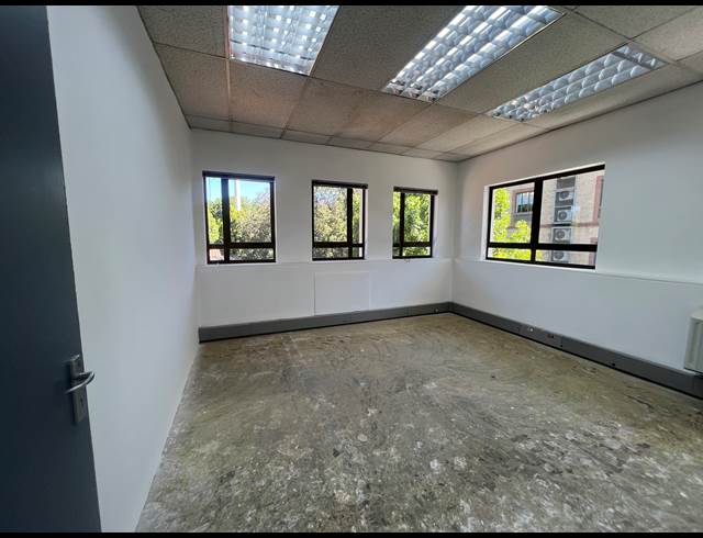 321M² OFFICE TO LET IN HYDE PARK