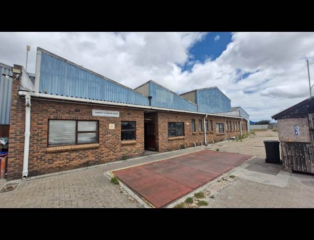 3,000M² WAREHOUSE TO LET IN ATLANTIS CENTRAL