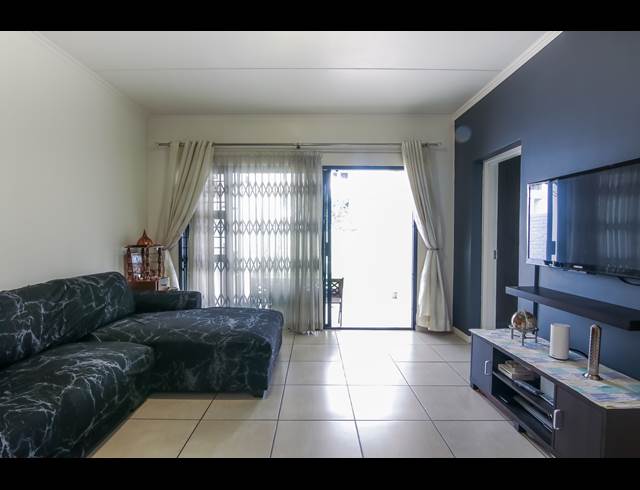 3 BEDROOM APARTMENT RENTED IN BRYANSTON