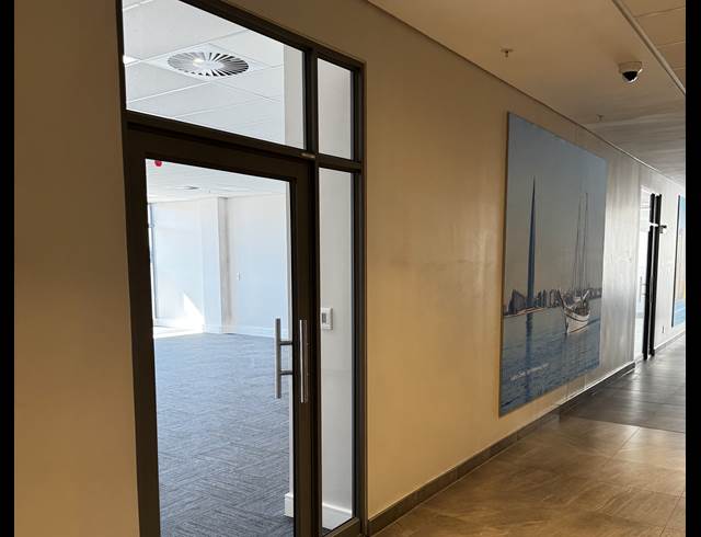 114M² OFFICE TO LET IN FORESHORE