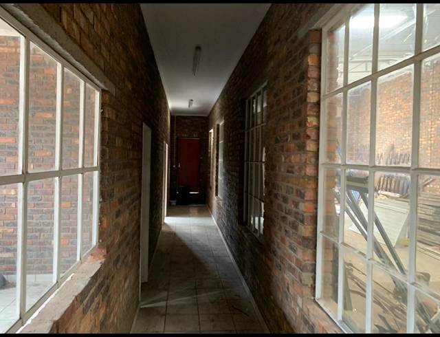 850M² WAREHOUSE TO LET IN ANDERBOLT