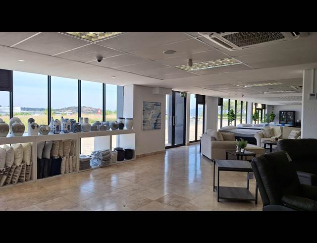 881M² RETAIL TO LET IN RIVERSIDE PARK