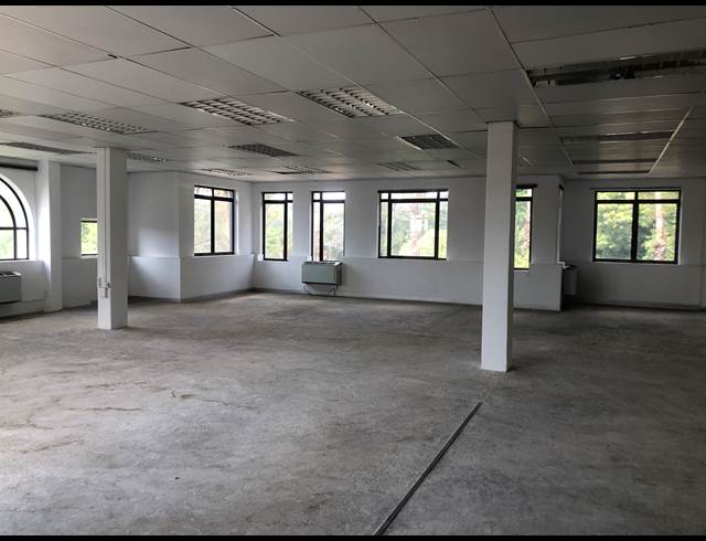 369M² OFFICE TO LET IN HYDE PARK