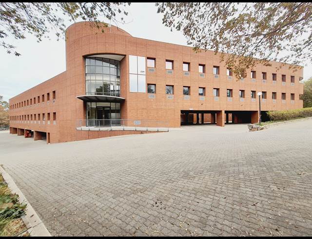 3,230M² BUSINESS TO LET IN VORNA VALLEY