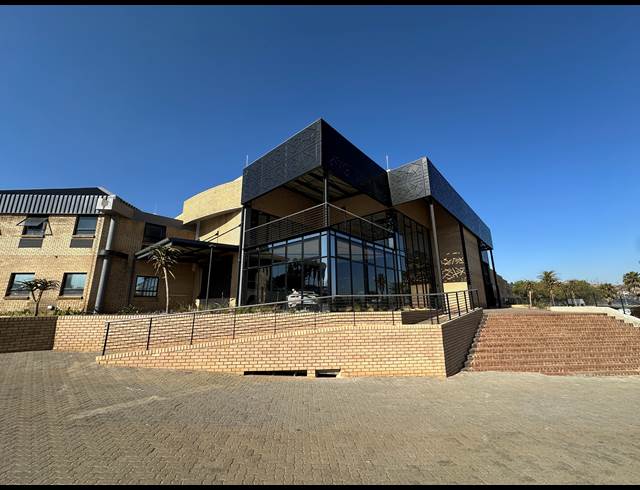 138M² OFFICE TO LET IN SUNNYROCK
