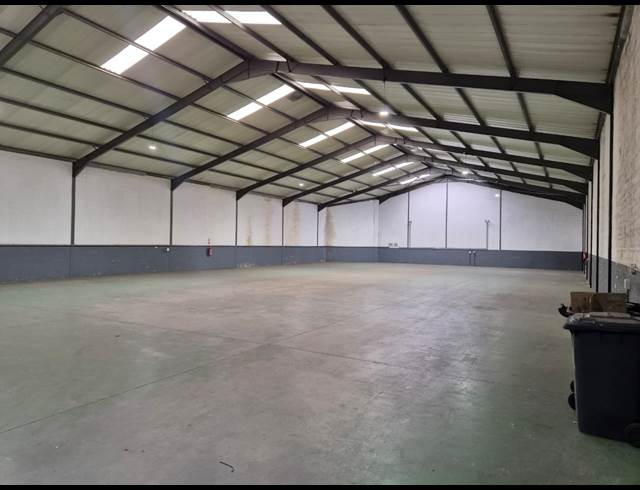 939M² WAREHOUSE TO LET IN SAXENBURG PARK 1