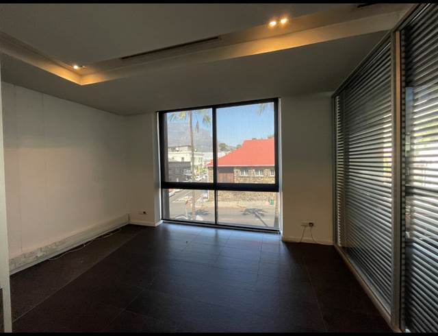 190M² OFFICE TO LET IN DE WATERKANT