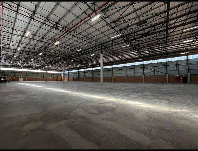 3,704M² WAREHOUSE TO LET IN SAMRAND BUSINESS PARK