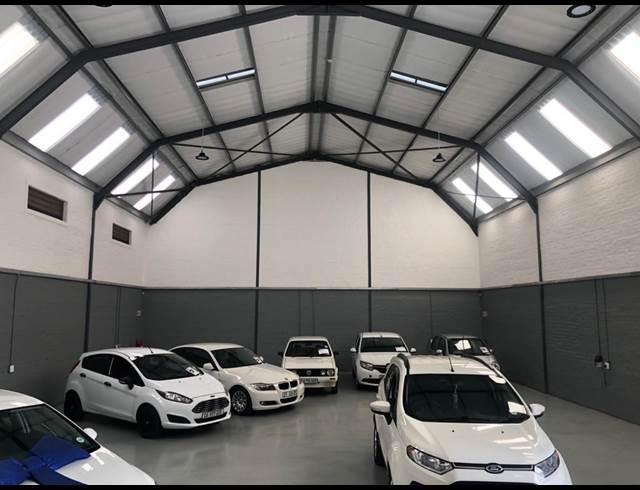 371M² WAREHOUSE RENTED IN STIKLAND INDUSTRIAL