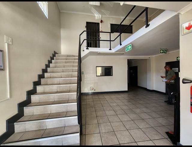 3,260M² WAREHOUSE TO LET IN KILLARNEY GARDENS