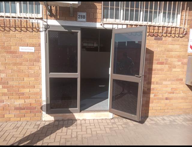 348M² BUILDING TO LET IN APEX