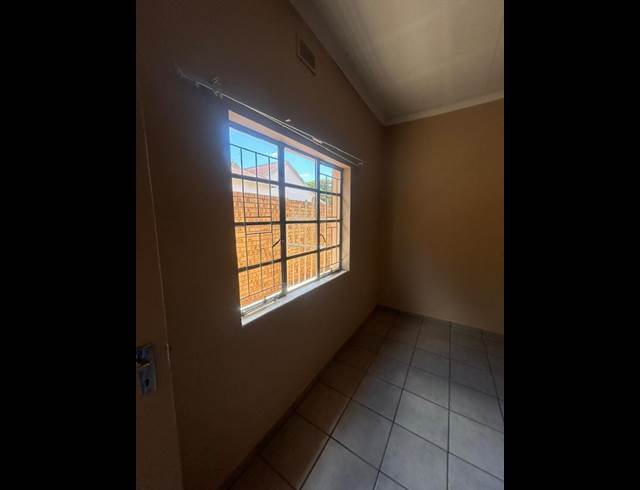 1 BEDROOM PROPERTY TO RENT IN MOKOPANE CENTRAL