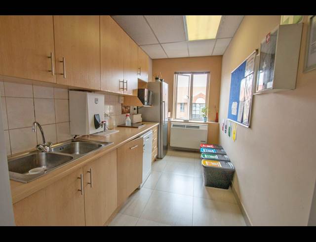 1,442M² OFFICE TO LET IN WAVERLEY
