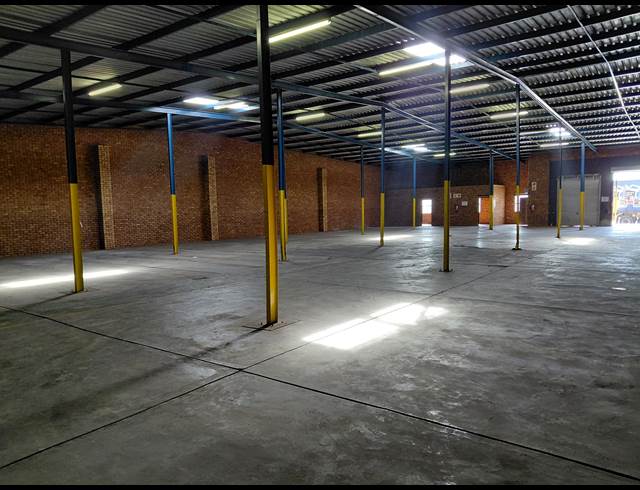 850M² WAREHOUSE TO LET IN POMONA