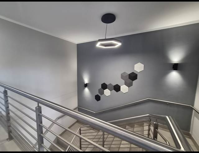 424M² OFFICE TO LET IN VORNA VALLEY