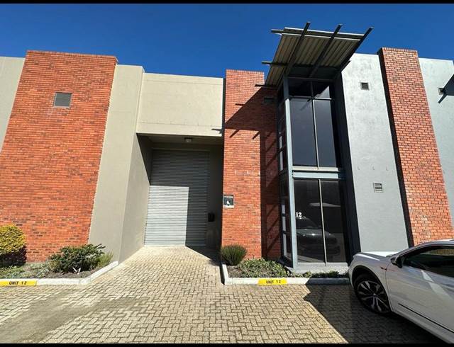 302M² WAREHOUSE TO LET IN STIKLAND INDUSTRIAL