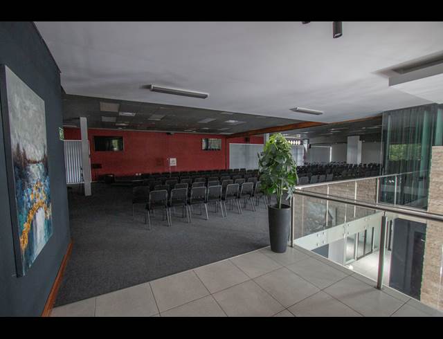 2,800M² OFFICE TO LET IN PARKMORE