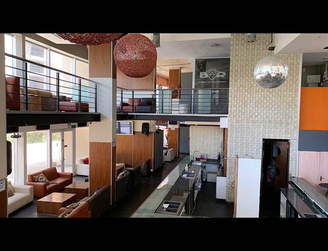 410M² RETAIL TO LET IN POINT WATERFRONT
