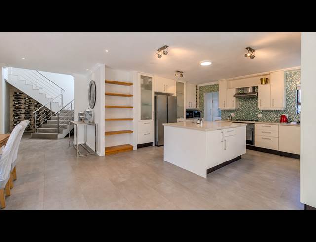 6 BEDROOM HOUSE TO LET IN BIG BAY