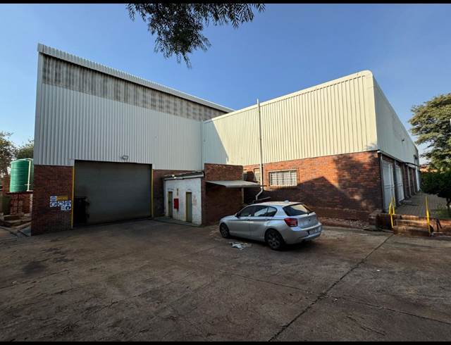 2,300M² WAREHOUSE TO LET IN ROBERTVILLE