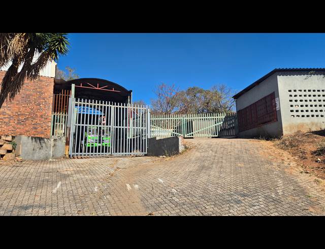 2,049M² WAREHOUSE TO LET IN WEST ACRES EXT 1