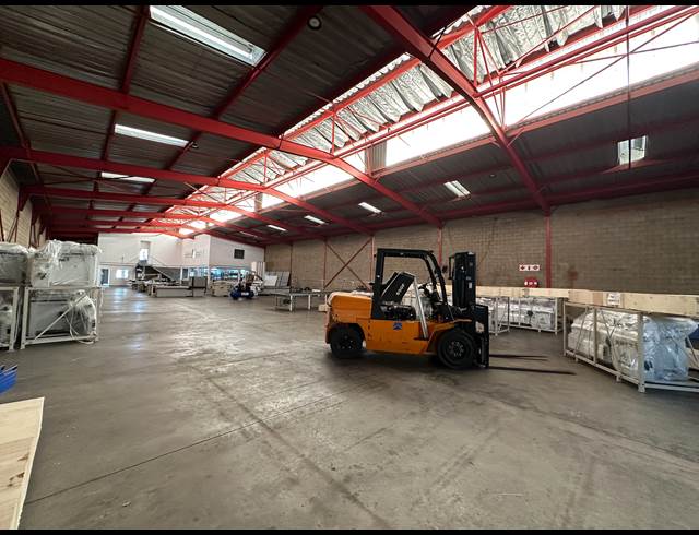 1,248M² WAREHOUSE TO LET IN MEADOWDALE